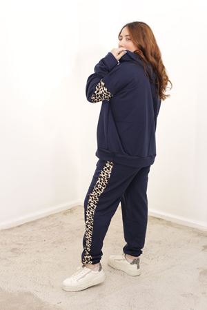 RENKTE ÖZEL ÜRETİM BÜYÜK BEDEN ORTASI LEOPAR GARNİLİ LACİVERT EŞOFMAN TAKIMI