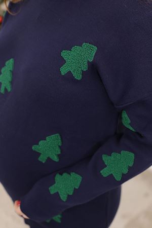 RENKTE YILBAŞI AĞAÇLI LACİVERT ÇELİK TRİKO KAZAK