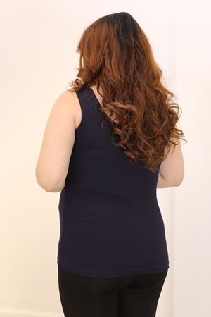 RENKTE BÜYÜK BEDEN KALIN ASKILI LACİVERT BLUZ