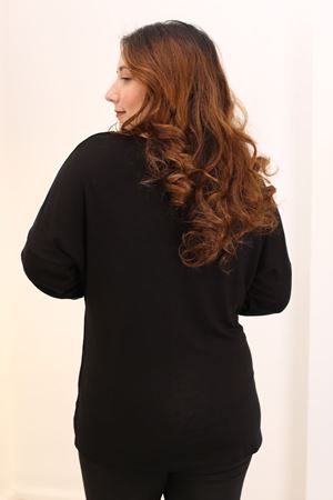 RENKTE GENİŞ KESİM YAKASI TÜL DETAY SİYAH BLUZ