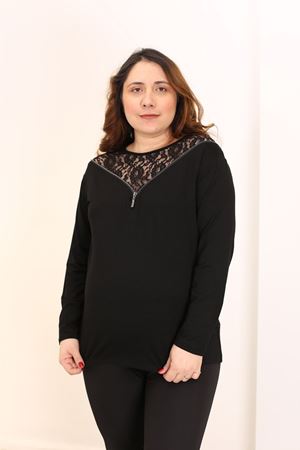 RENKTE GENİŞ KESİM DANTELLİ SİYAH BLUZ