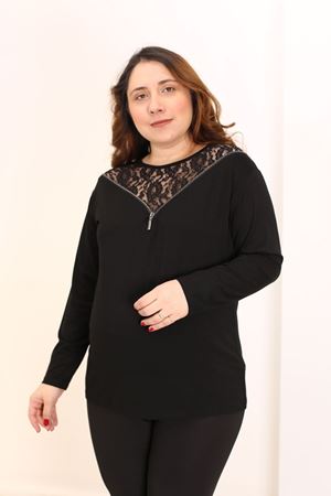 RENKTE GENİŞ KESİM DANTELLİ SİYAH BLUZ