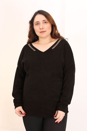 RENKTE GENİŞ KESİM YAKASI TÜL DETAY SİYAH BLUZ