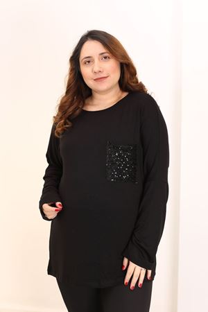 RENKTE GENİŞ KESİM CEP PAYETLİ SİYAH BLUZ