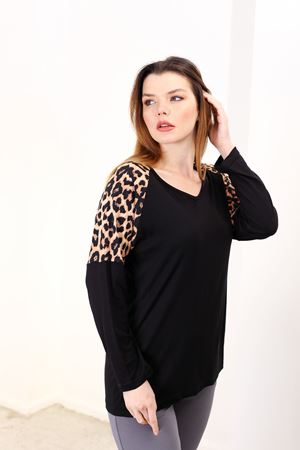 RENKTE KOLLARI LEOPAR DESEN SİYAH BLUZ