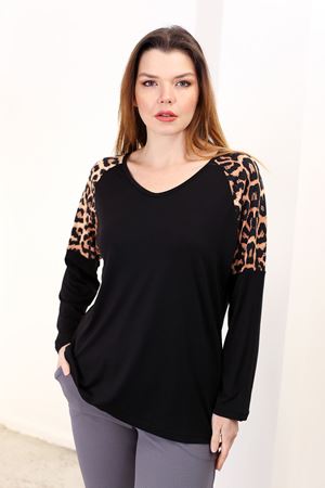 RENKTE KOLLARI LEOPAR DESEN SİYAH BLUZ