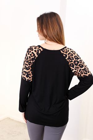 RENKTE KOLLARI LEOPAR DESEN SİYAH BLUZ
