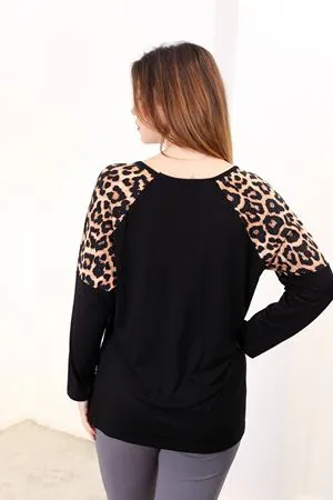 RENKTE KOLLARI LEOPAR DESEN SİYAH BLUZ