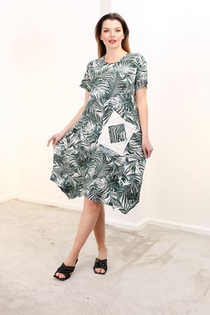 RENKTE BÜYÜK BEDEN CEPLİ DESENLİ ELBİSE