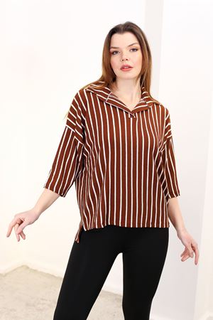 RENKTE POLO YAKA KAHVERENGİ ÇİZGİLİ BLUZ