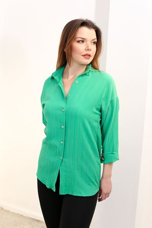 RENKTE GENİŞ KESİM KOYU YEŞİL GÖMLEK