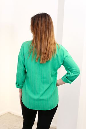 RENKTE GENİŞ KESİM KOYU YEŞİL GÖMLEK