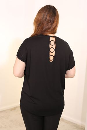 RENKTE BÜYÜK BEDEN SIRTI HALKALI SİYAH BLUZ