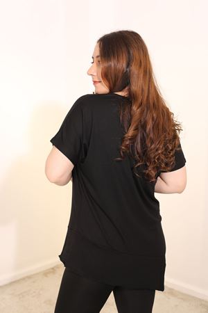 RENKTE BÜYÜK BEDEN ASİMETRİK SİYAH BLUZ