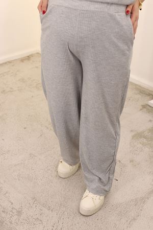 RENKTE BATTAL BEDEN GRİ KAŞKORSE TAKIM