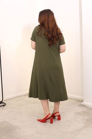 RENKTE BÜYÜK BEDEN OTANTİK YAKALI HAKİ ELBİSE