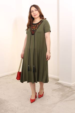 RENKTE BÜYÜK BEDEN OTANTİK YAKALI HAKİ ELBİSE