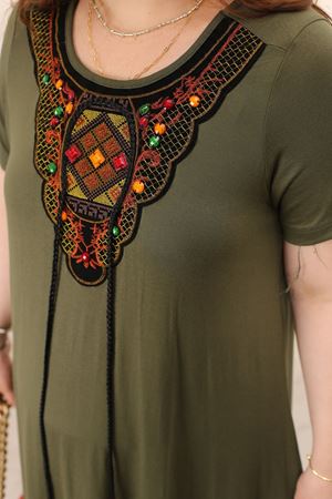 RENKTE BÜYÜK BEDEN OTANTİK YAKALI HAKİ ELBİSE