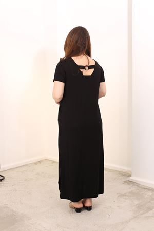 RENKTE BÜYÜK BEDEN SIRTI HALKALI SİYAH ELBİSE