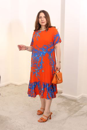 RENKTE BÜYÜK BEDEN DESENLİ İTHAL DOKUMA ELBİSE