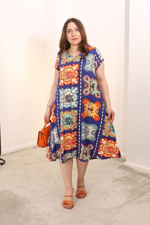 RENKTE BÜYÜK BEDEN DESENLİ İTHAL DOKUMA ELBİSE