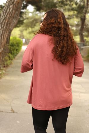 RENKTE ÖZEL ÜRETİM BÜYÜK BEDEN PUDRA PEMBE TSHİRT