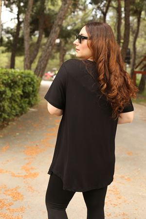 RENKTE BÜYÜK BEDEN SİYAH YILDIZLI ESNEK BLUZ