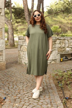 RENKTE BÜYÜK BEDEN ESNEK CEPLİ HAKİ YEŞİL ELBİSE