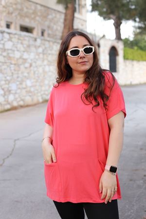 RENKTE BÜYÜK BEDEN CEPLİ MERCAN BLUZ