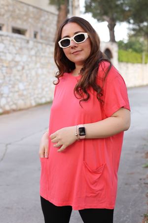 RENKTE BÜYÜK BEDEN CEPLİ MERCAN BLUZ