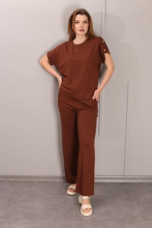 RENKLİA OMUZU DÜĞMELİ KAHVERENGİ TAKIM