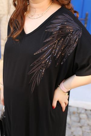 RENKTE BÜYÜK BEDEN OMZU SİYAH PULLU ELBİSE