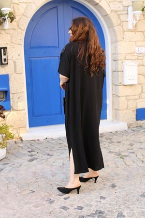 RENKTE BÜYÜK BEDEN OMZU SİYAH PULLU ELBİSE