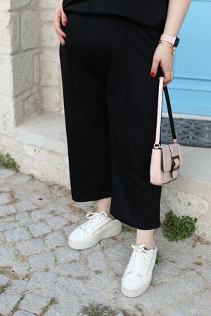 RENKTE BÜYÜK BEDEN SİYAH TAKIM