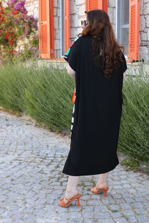 RENKTE BÜYÜK BEDEN DESENLİ ELBİSE