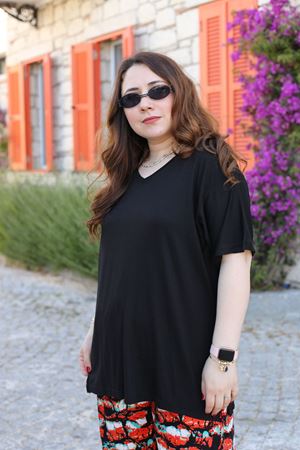 RENKTE BATTAL ÖZEL ÜRETİM V YAKA SİYAH TSHİRT