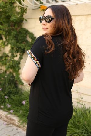 RENKTE BÜYÜK BEDEN OTANTİK V SİYAH BLUZ