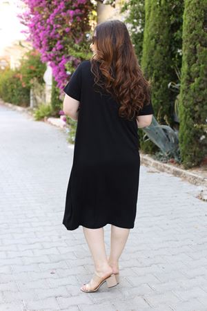 RENKTE BÜYÜK BEDEN YAKASI GÜPÜRLÜ SİYAH ELBİSE