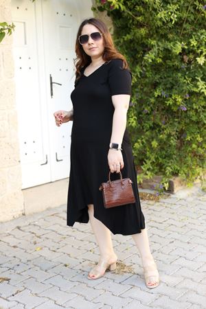 RENKTE BÜYÜK BEDEN MELEK KANATLI SİYAH ELBİSE