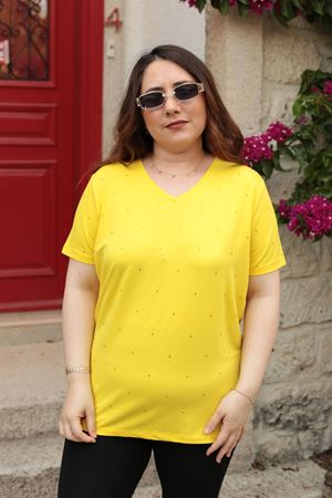 RENKTE BÜYÜK BEDEN TAŞLI LİMON SARISI BLUZ