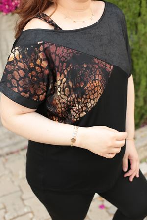 RENKTE BÜYÜK BEDEN OMUZ DEKOLTELİ LEOPAR DETAY SİYAH BLUZ