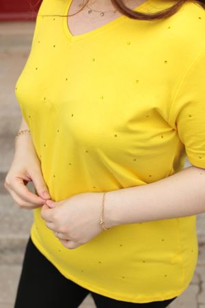 RENKTE BÜYÜK BEDEN TAŞLI LİMON SARISI BLUZ