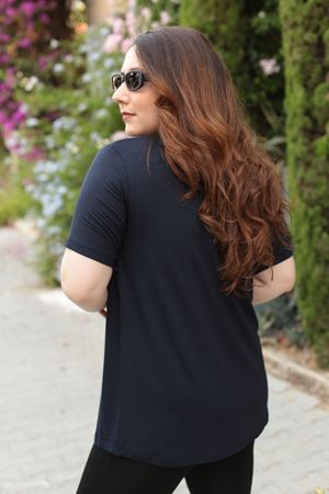 RENKTE BÜYÜK BEDEN BASİC YAKA LACİVERT BLUZ