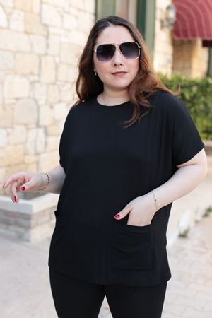 RENKTE BÜYÜK BEDEN CEPLİ SİYAH BLUZ