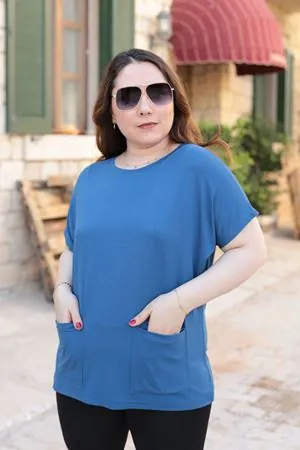 RENKTE BÜYÜK BEDEN CEPLİ İNDİGO BLUZ