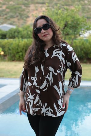 RENKTE BÜYÜK BEDEN DESENLİ GÖMLEK & BLUZ