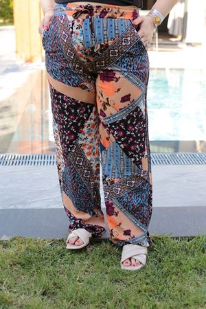 RENKTE BÜYÜK BEDEN DESENLİ PANTOLON