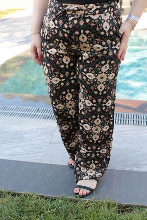 RENKTE BÜYÜK BEDEN DESENLİ PANTOLON