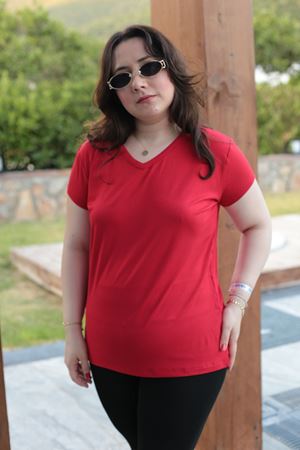 RENKTE BÜYÜK BEDEN V YAKA KIRMIZI BLUZ