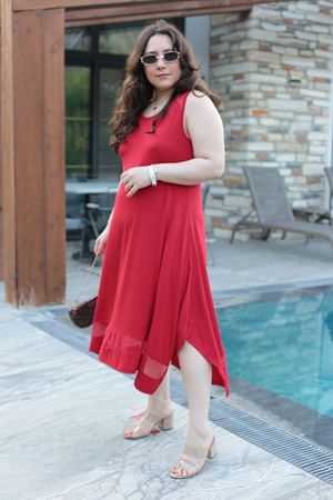 RENKTE BÜYÜK BEDEN FİLE DETAYLI KIRMIZI TASARIM ELBİSE